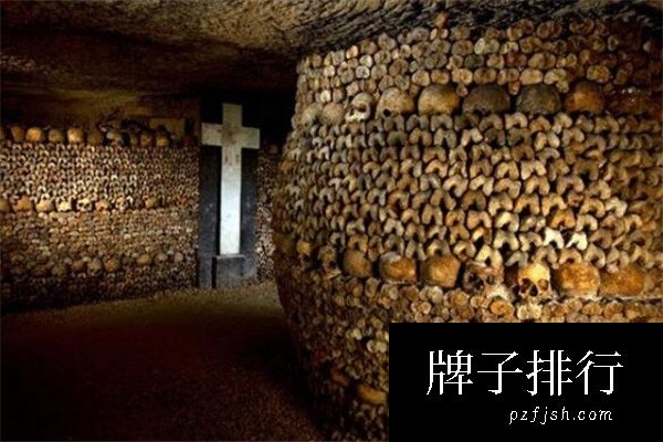 世界十大诡异的地方 地下墓穴全是骷髅，娃娃岛你敢去吗